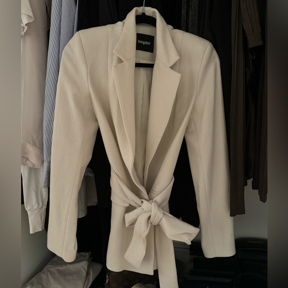 Beautiful white blazer with tie.